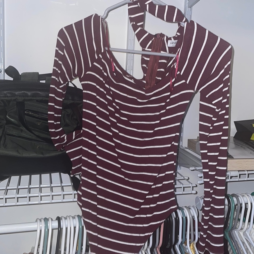 Striped choker off shoulder